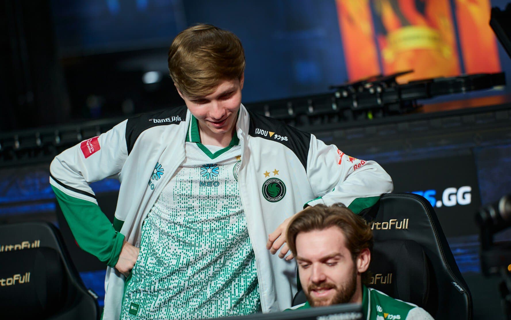 Falcons камбэкнули с 6:11 против NAVI на десайдере за слот в плей-офф мейджора в Кельне