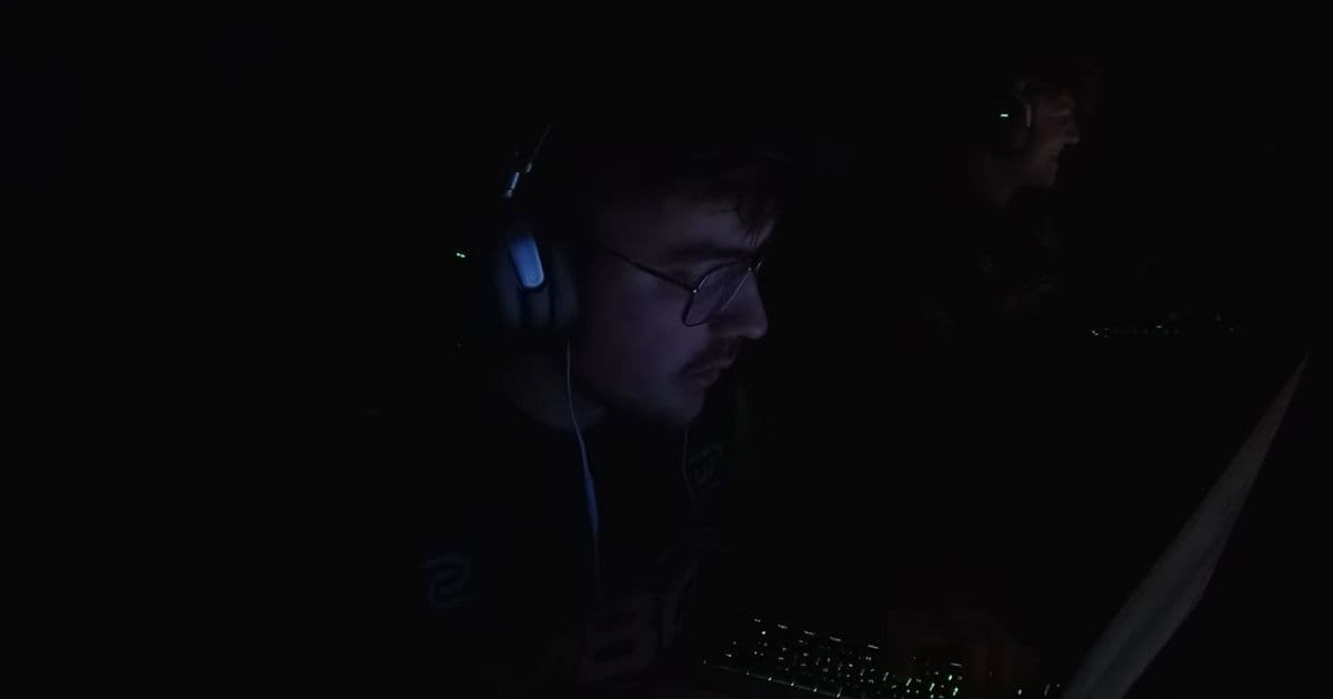 Игроки Legacy и M80 на время остались без освещения в овертайме матча на IEM Cologne Major 2026