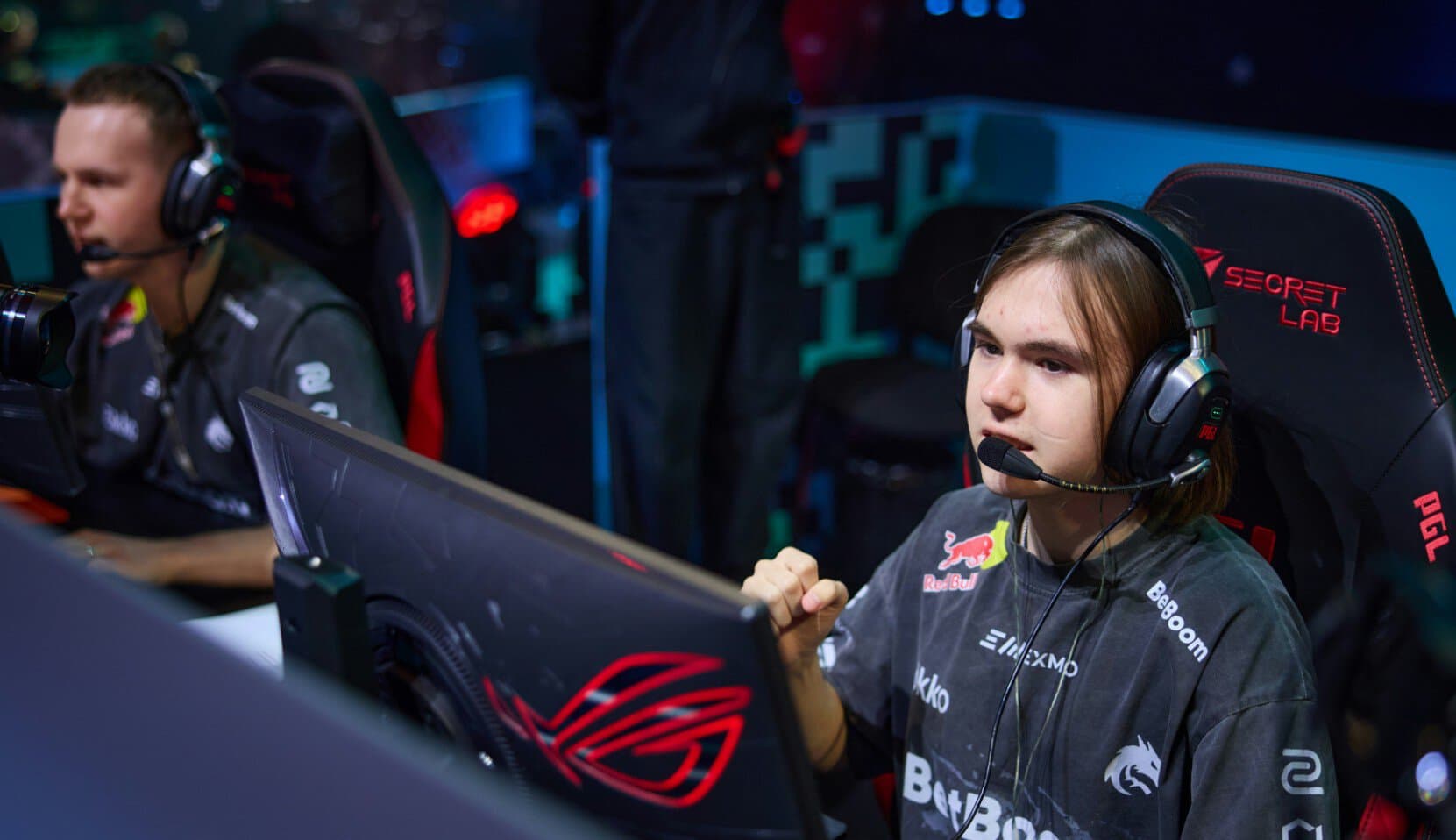 Donk: «На PGL Astana очень холодно. Я не могу нормально двигать мышкой. Мне очень тяжело»