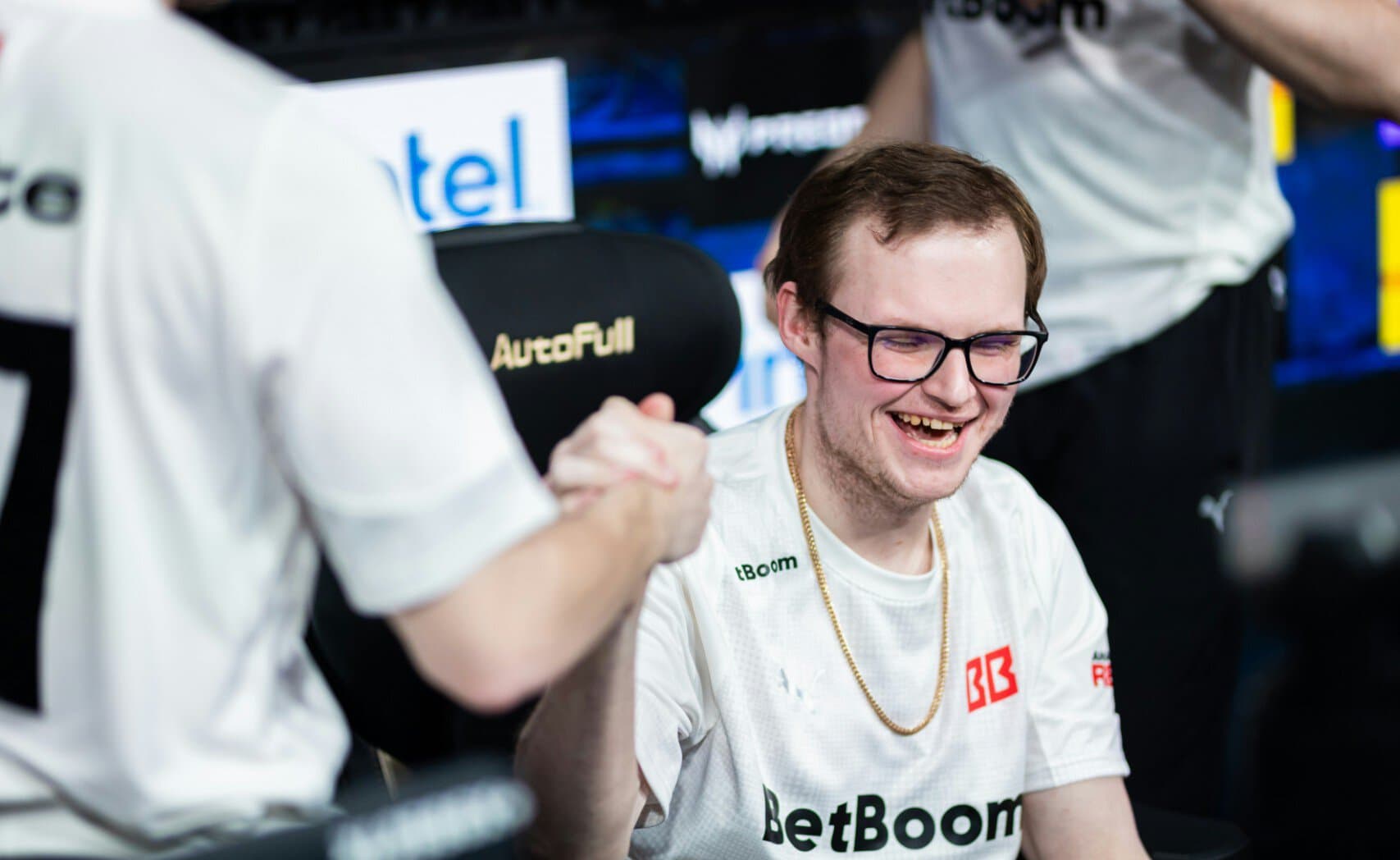 BetBoom Team отыгралась с 4:11 против Falcons на мейджоре. Kyousuke провалил карту – 8-16