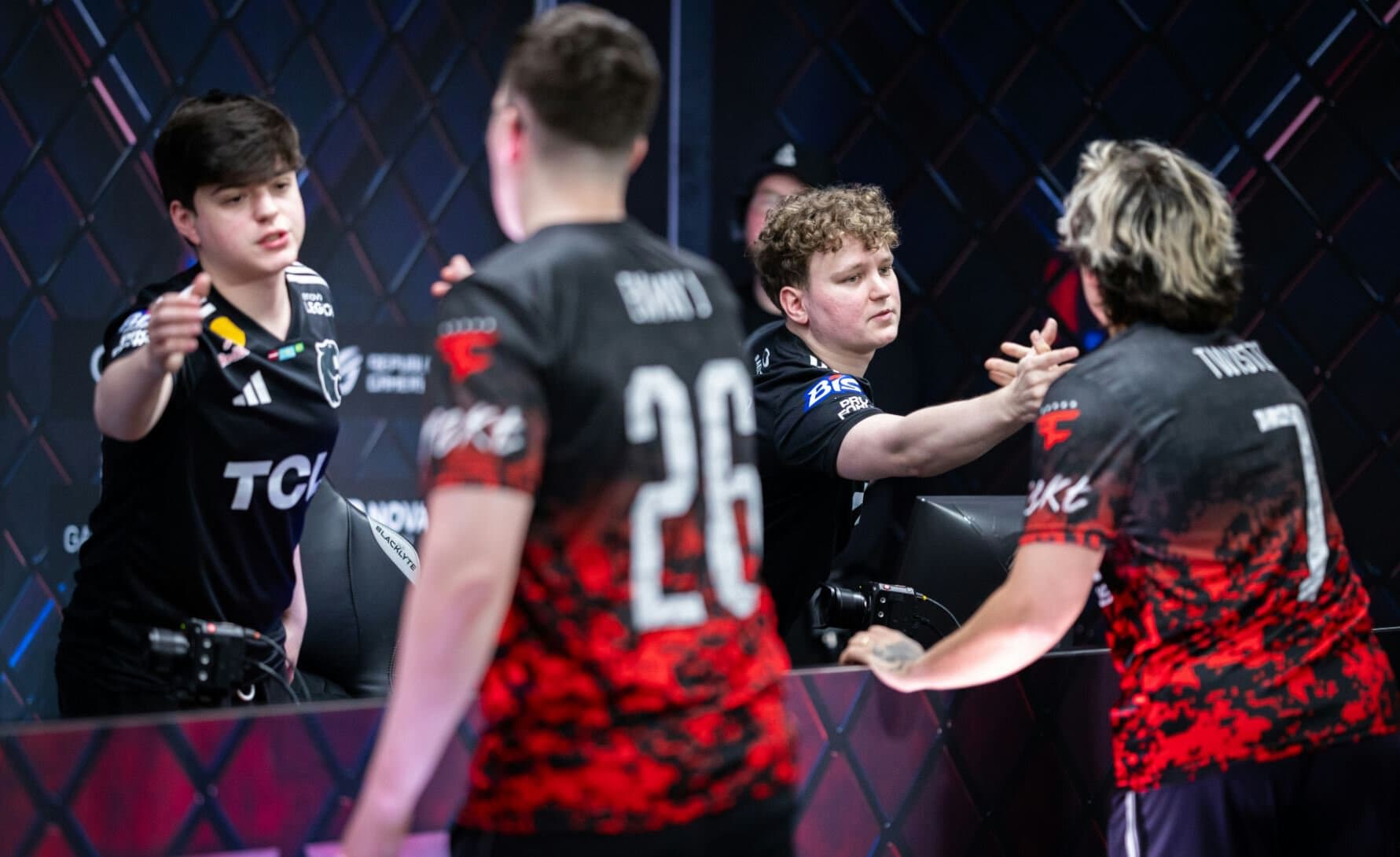 Furia уступила Faze без Кэрригана и покинула BLAST Rivals на последнем месте. NAVI прошли в полуфинал